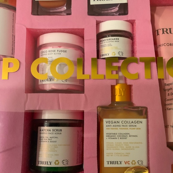 Truly VIP Collection beauty bundle with two free bags - Picture 10 of 11